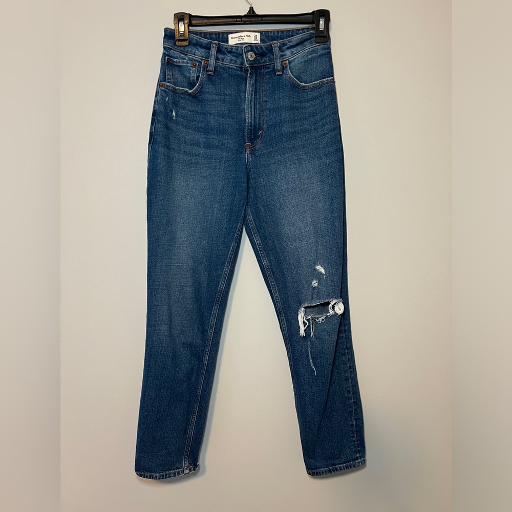 Abercrombie & Fitch High Rise Mom Jeans - Size 00/24